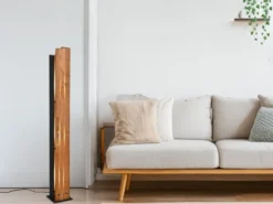 Kleine Stehlampe KARUNI mit Naturholz, Höhe 120cm