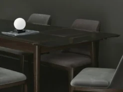Kleine Tischleuchte PLUTO Sockel Schwarz - Kugel Opalglas Weiß, Höhe 17,5cm