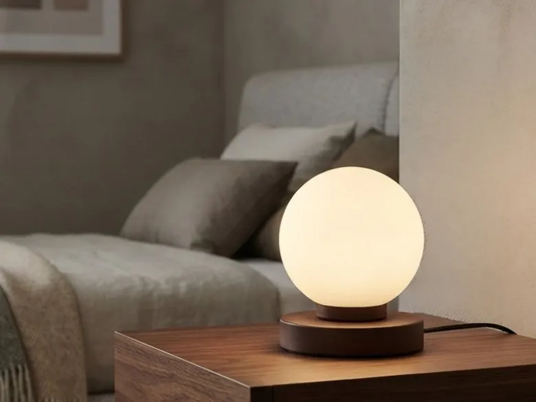 Kleine Touch Tischleuchte Rostoptik mit Glas Kugel Weiß & E14 LED, Höhe 15cm