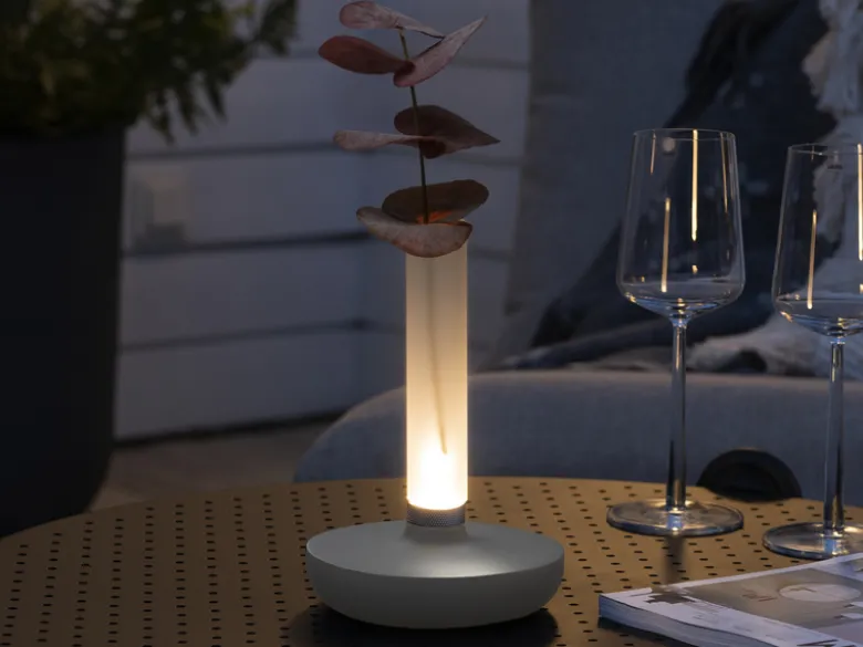 LED Außentischleuchte und Blumenvase BIARRITZ mit Akkubetrieb, Weiß Höhe 20cm