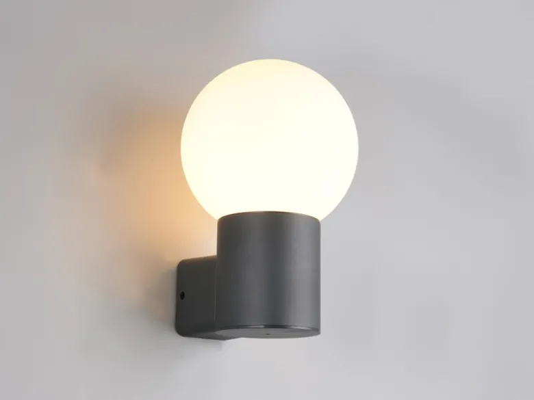 LED Außenwandleuchte aus Aluminium in Anthrazit mit Glaskugel, Höhe 28cm