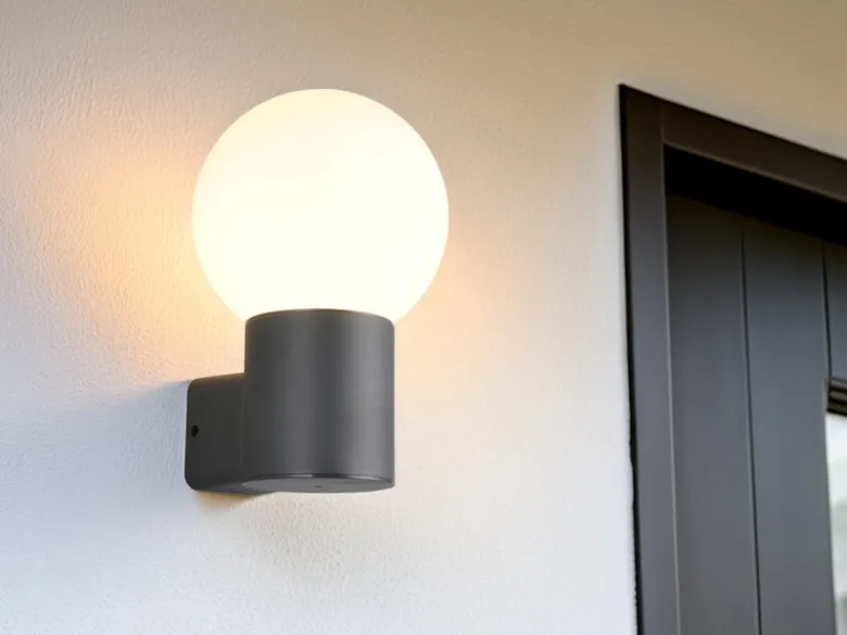 LED Außenwandleuchte aus Aluminium in Anthrazit mit Glaskugel, Höhe 28cm