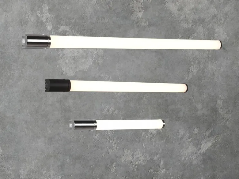 LED Bad Wandleuchte PIERA mit Steckdose Schwarz - Spiegelleuchte, Breite 79cm