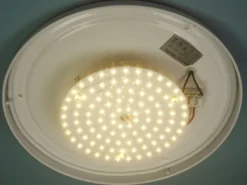 LED-Deckenleuchte rund, Glas satiniert mit Klarrand, Dekorring Chrom, Ø 25cm