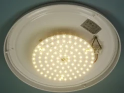 LED-Deckenleuchte rund, Opalglas matt, Dekorring Altmessing, Ø 45cm