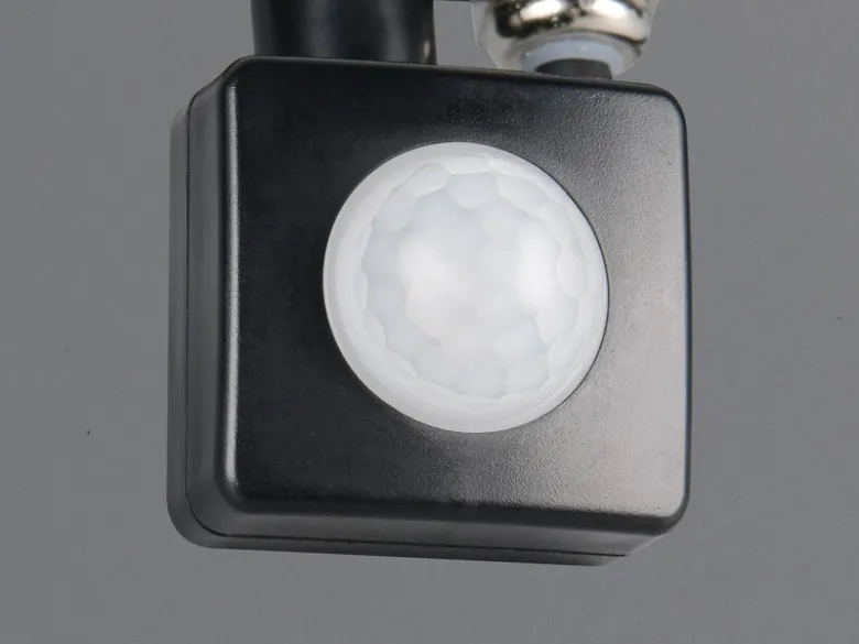 LED Flutlichtstrahler FUNCHAL 30W mit Bewegungsmelder, IP44, Breite 14,5cm