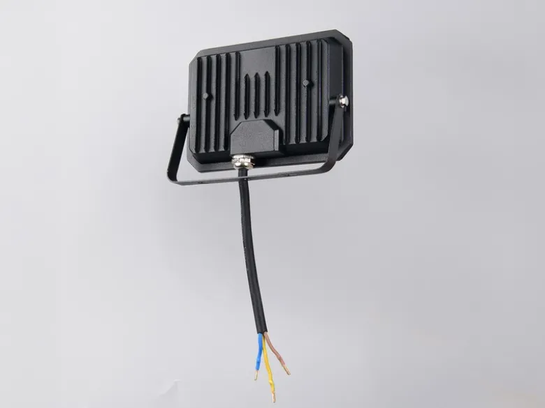 LED Flutlichtstrahler 30W, Aluminium Schwarz, IP65, mit Anschlussbox