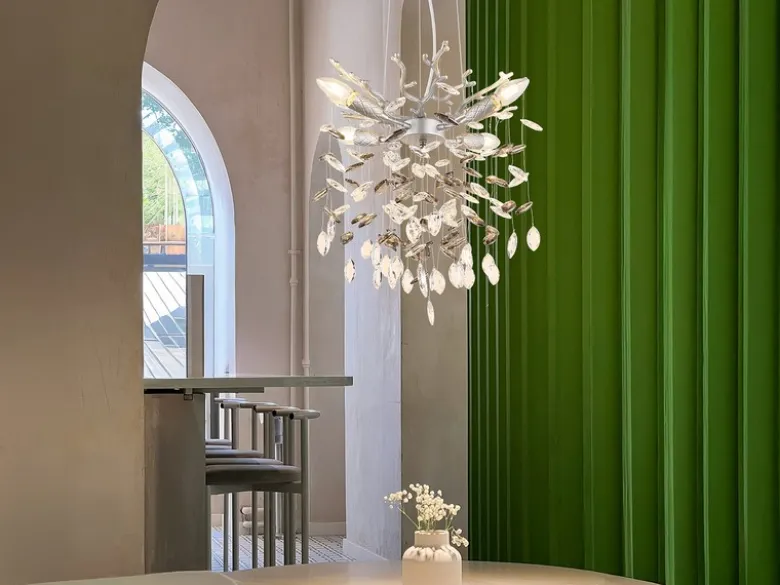 LED Kronleuchter Silber 4-flammig mit Glas Kristall 2-farbig Ø 40cm
