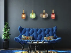 LED Pendelleuchte aus Rillenglas bunt mit 4 Glasschirmen, Breite 115cm