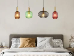 LED Pendelleuchte aus Rillenglas bunt mit 4 Glasschirmen, Breite 115cm