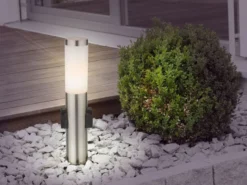 LED Sockelleuchte aus Edelstahl in Silber mit zwei Steckdosen, Höhe 45cm
