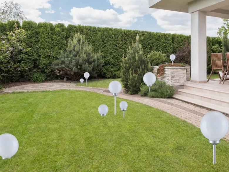 LED Solarkugel Garten - Leuchtkugel Ø 15cm mit Erdspieß