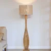 LED Stehleuchte aus Naturholz mit Lampenschirm aus Jute, Höhe 135cm