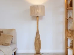 LED Stehleuchte aus Naturholz mit Lampenschirm aus Jute, Höhe 135cm