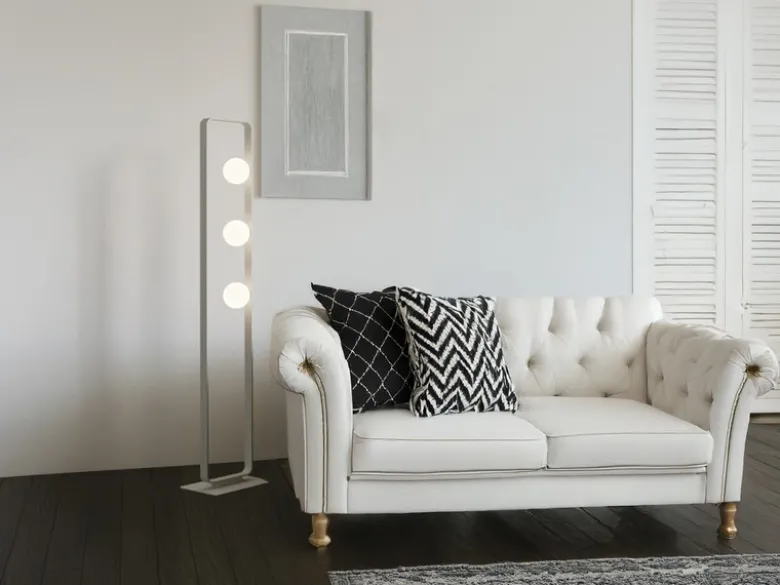 LED Stehleuchte 3-flammig Weiß mit Glaskugeln Opalweiß, Höhe 140cm