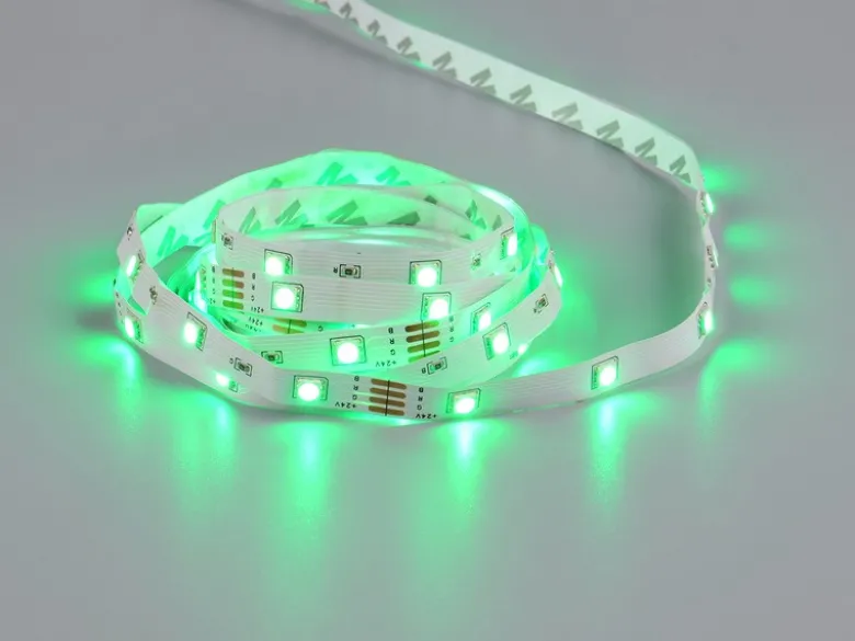 LED Streifen RGB STRIPE mit Fernbedienung für Innen - Länge 5 Meter