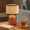 LED Tischlampe dimmbar, Keramikfuß Terrakotta, Papierschirm geflochten, H 26,5cm