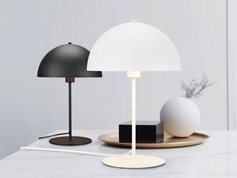 LED Tischleuchte aus Metall Schwarz, Lampenschirm innen Gold, Höhe 30cm