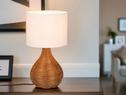 LED Tischleuchte mit Rattangeflecht und Stoffschirm Weiß, Höhe 40cm