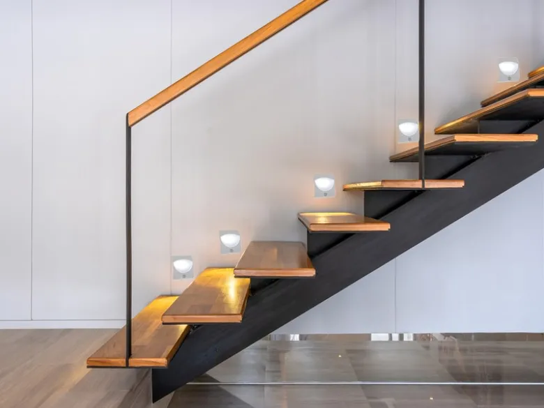 LED Treppenlicht 2er SET Orientierungslicht mit Bewegungsmelder, Batteriebetrieb