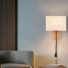 LED Wandlampe mit Leselampe Schalter & Stecker, Holz mit Stoffschirm H: 30cm