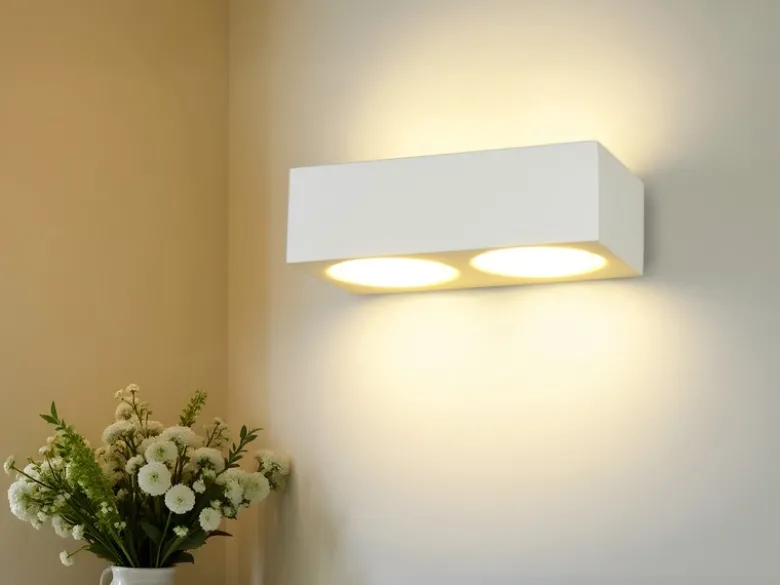 LED Wandleuchte eckig aus Gips mit Up and Down Lichteffekt, Breite 23cm