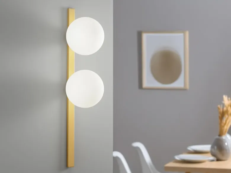 LED Wandleuchte 2-flammig Gold mit Glaskugeln in Opalweiß, Höhe 60cm