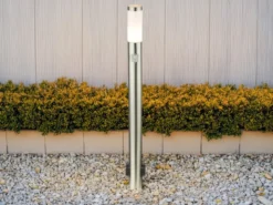 LED Wegeleuchte mit Bewegungsmelder & Steckdosen in Silber, H 110cm