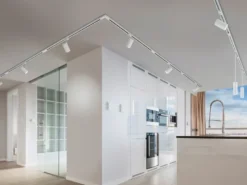 Lichtschienensystem Weiß mit 5 Spots & Einspeisung 3-adrig, Länge 202,5cm