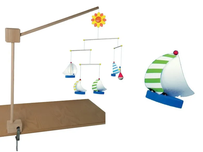 Mobilehalter Holz - 100 % Naturprodukt - mit fröhlichem Mobile SEGELSCHIFFE