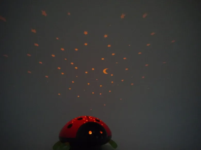 Nachtlicht BEETLESTAR, Sternprojektor mit LED-Farbwechsler, Abschaltautomatik