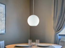Pendelleuchte MOON 1-flammig mit Glaskugel Lampenschirm Opalglas, Ø 30cm