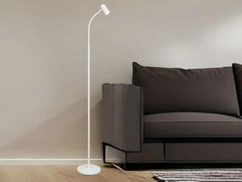 Schmale LED Stehlampe Weiß dimmbar, flexibel einstellbarer Spot, Höhe 133,5cm