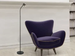 Schmale Stehlampe TARYN Schwarz mit flexibel einstellbarem Spot, Höhe 133,5cm