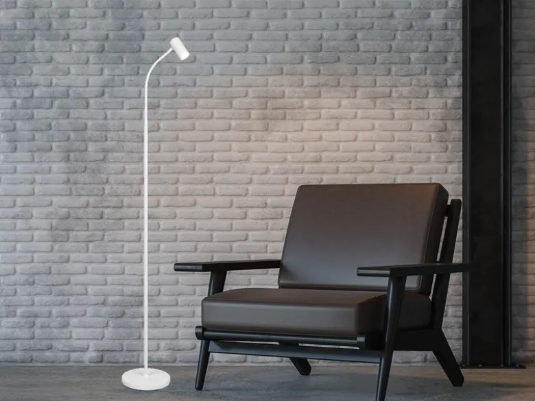 Schmale Stehlampe TARYN Weiß mit flexibel einstellbarem Spot, Höhe 133,5cm