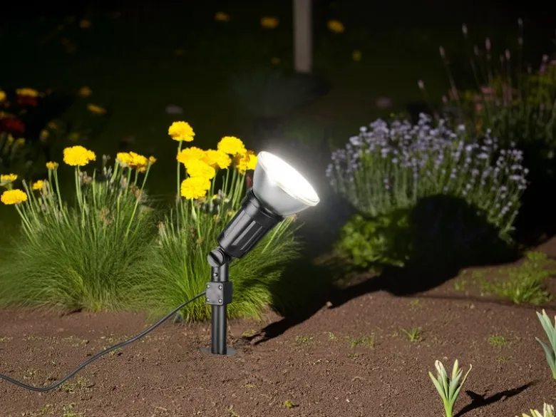 Schwenkbarer Gartenstrahler CACERES mit Erdspieß & 2 Meter Anschlusskabel
