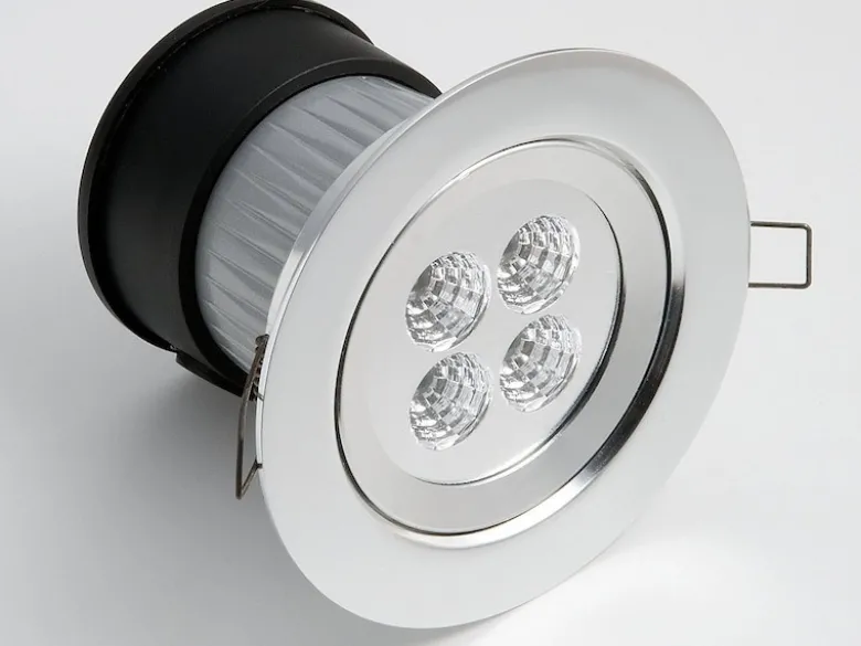 Schwenkbarer LED Deckeneinbaustrahler 12,5 cm, geeignet für Bad und Außenbereich
