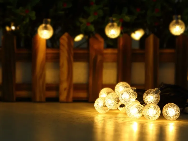Solarbetriebene LED Outdoor Lichterkette mit 20 Glühbirnen, Länge 2,8 Meter