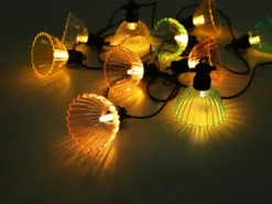 Solarbetriebene LED Outdoor Lichterkette mit 10 bunten Schirmen, Länge 3,6 Meter