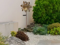Solar Gartenstecker Windspiel mit Erdspieß aus Metall in Rostoptik, Höhe 124cm