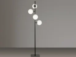 Stehlampe ENOIRE 4-flammig Schwarz mit Glaskugeln in Opalweiß, Höhe 150cm