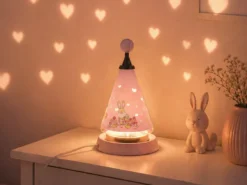 Tischlampe Kinderzimmer Carrousel projiziert süsse Herzen ins Kinderzimmer