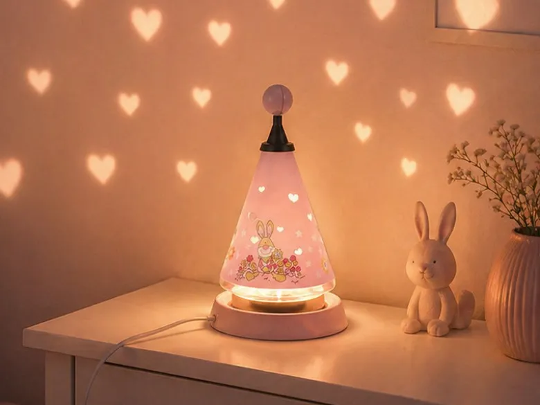 Tischlampe Kinderzimmer Carrousel projiziert süsse Herzen ins Kinderzimmer