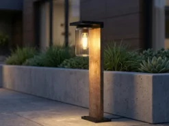 Wegeleuchte ARDILA aus Aluminium Holzoptik mit E27 Glasschirm, Höhe 65cm
