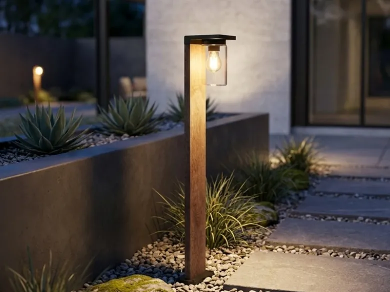 Wegeleuchte ARDILA aus Aluminium Holzoptik mit E27 Glasschirm, Höhe 100cm