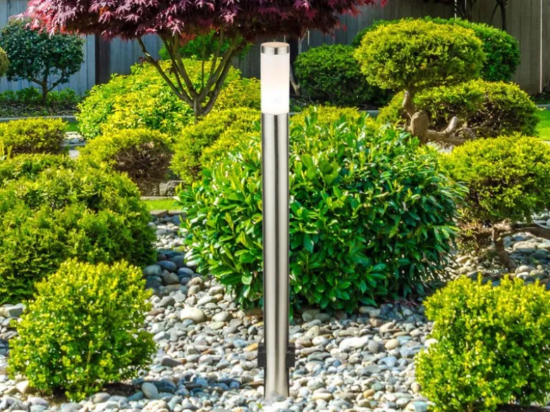 Wegeleuchte BOSTON aus Edelstahl in Silber mit zwei Steckdosen, Höhe 110cm